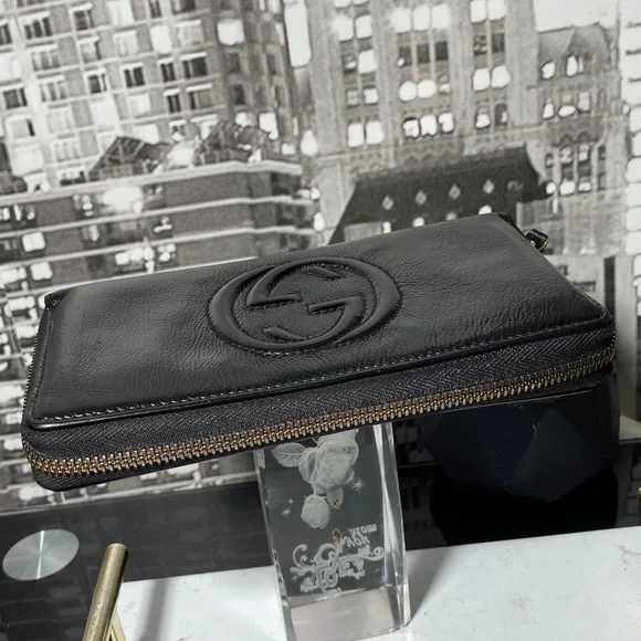 Authentic GUCCI SOHO Interlocking G Patent Leather Zippy Wallet - Picture 8 of 17